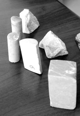 采金属矿意外发现玉髓希望找有关专家鉴定其余矿石(图)